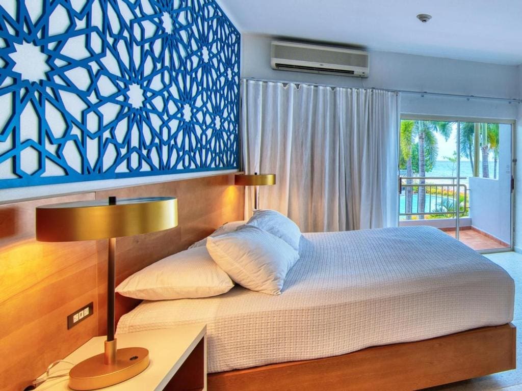 Suite King Bed room - Image 2