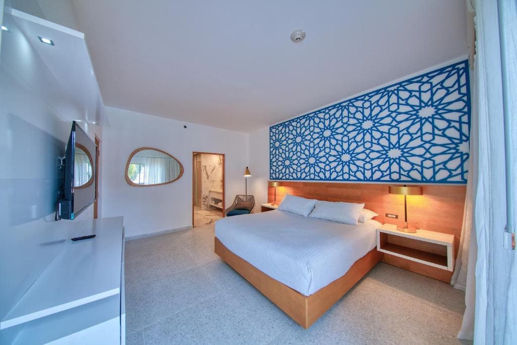 Suite King Bed room - Image 1