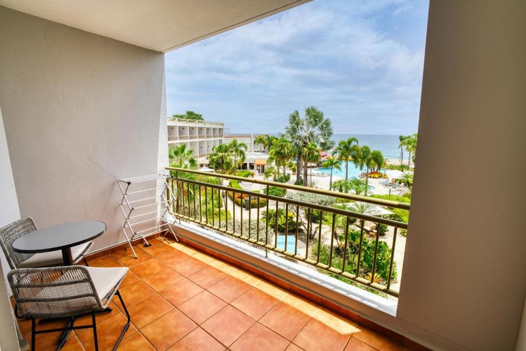 Deluxe Ocean View room - Image 2