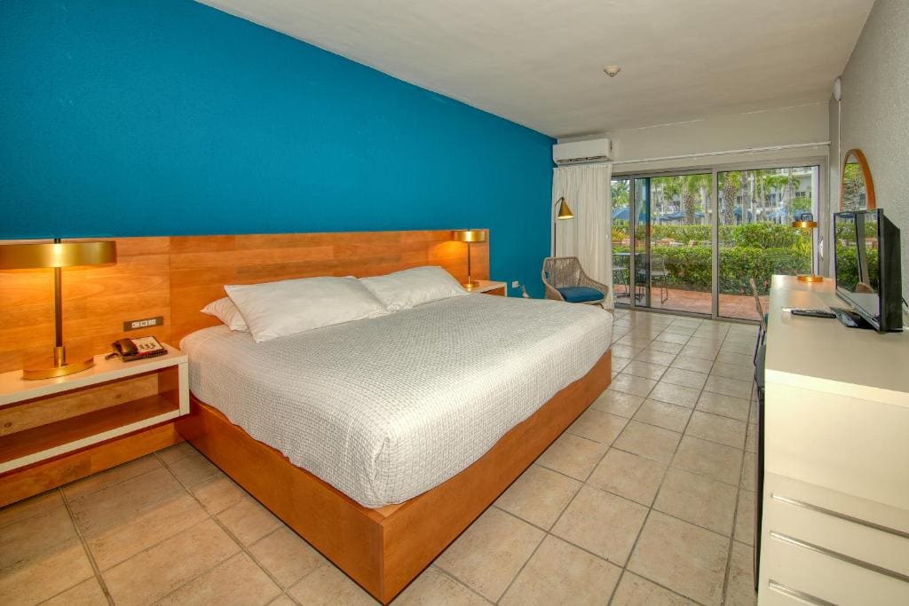 Pool Level King room - Image 1