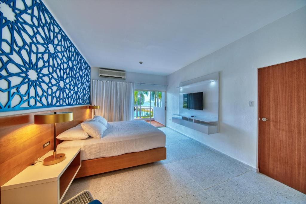 Suite King Bed room - Image 3