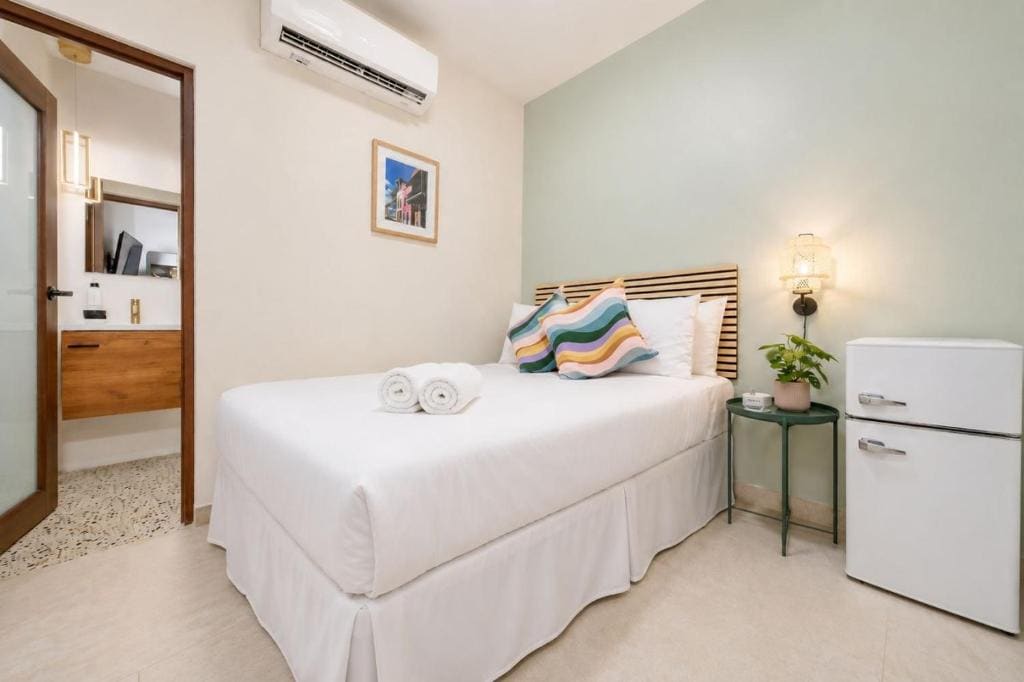 Hotel room - Image 1