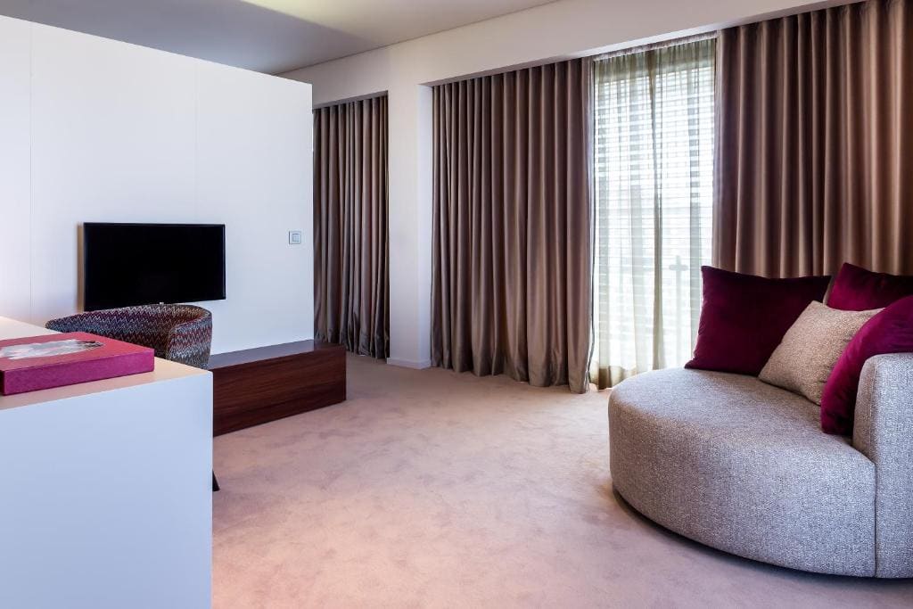 Suite with Spa Bath room - Image 3