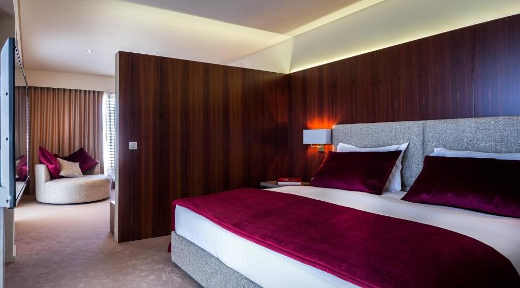 Suite with Spa Bath room - Image 1