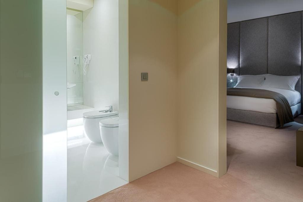 Superior Double or Twin Room room - Image 3