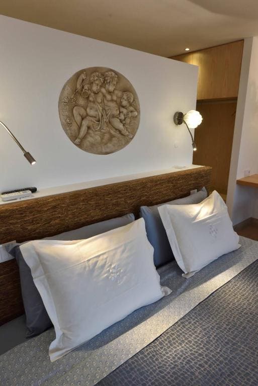 Deluxe Double or Twin Room with Balcony room - Image 2