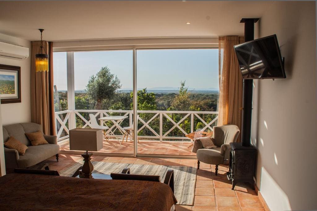 Deluxe Double or Twin Room with Balcony room - Image 3