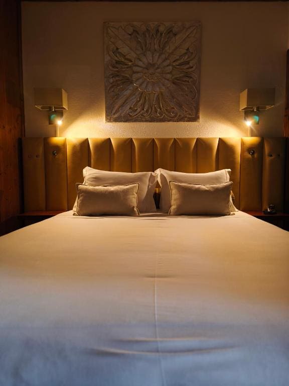 Double Room with Mountain View room - Image 2