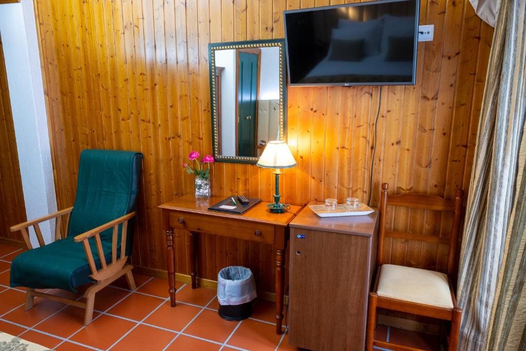 Superior Double Room with Mountain View room - Image 2