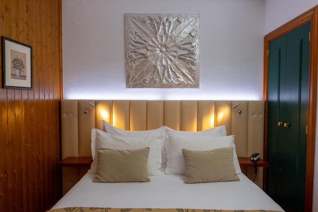 Superior Double Room with Mountain View room - Image 3