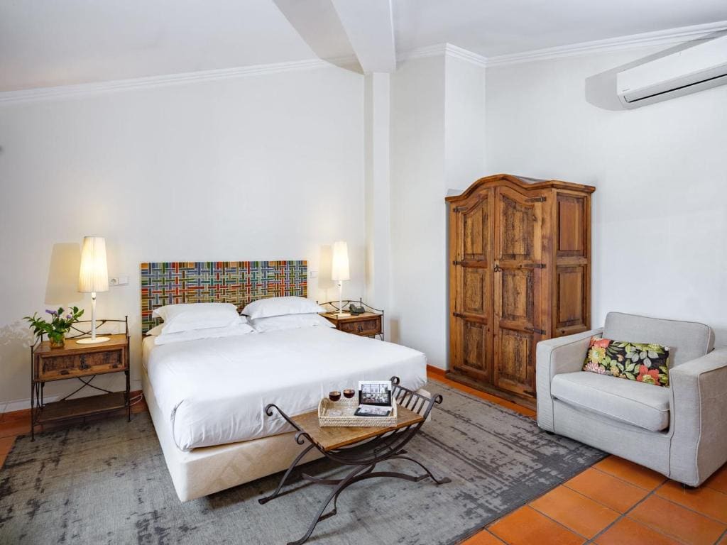 Double Room with Valentine Package room - Image 2