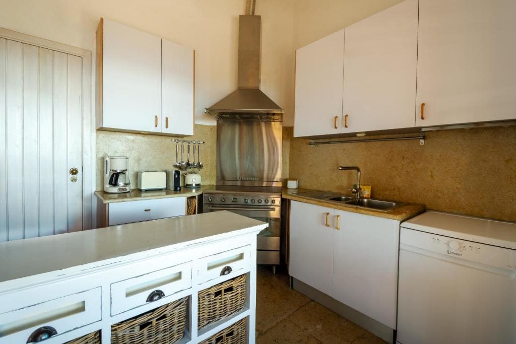 Three-Bedroom Villa with Sea View room - Image 3