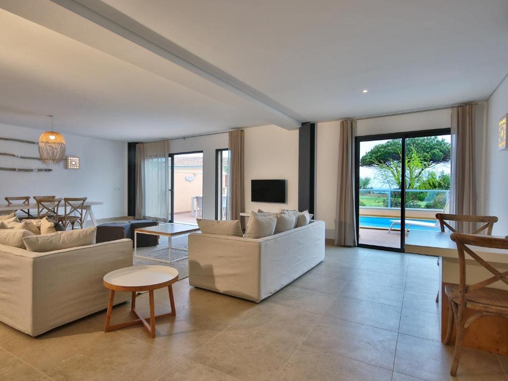 One-Bedroom Apartment with Private Pool room - Image 1