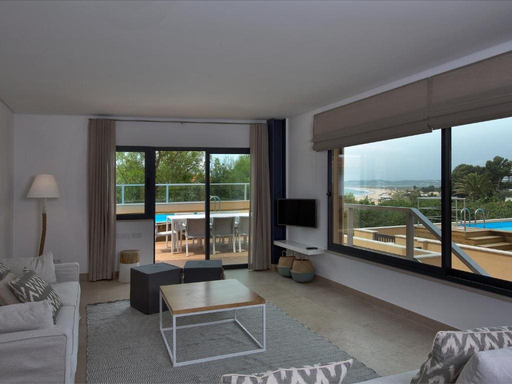 Three-Bedroom Apartment with Private Pool room - Image 2