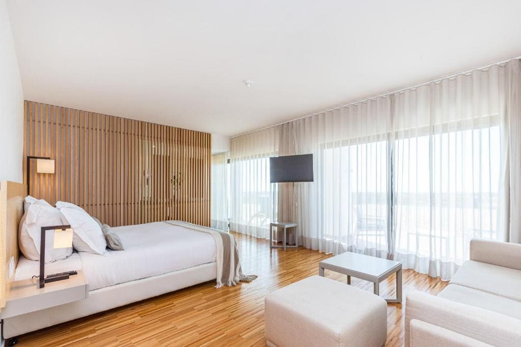 Classic Double or Twin Room with Race View room - Image 3