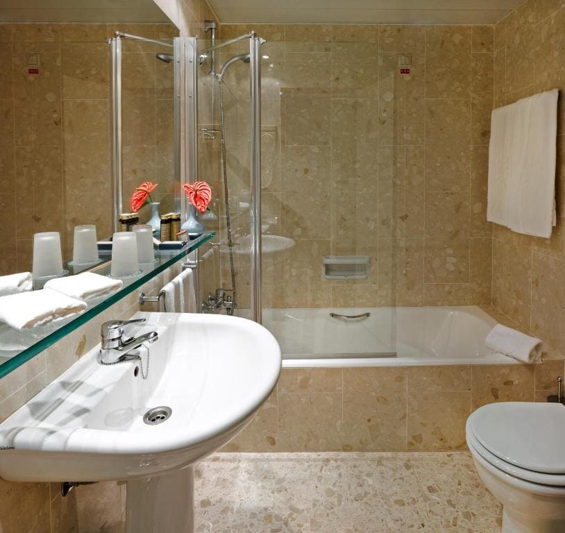 Double or Twin Room with Land View room - Image 2