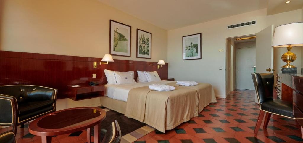 Suite with Balcony and Sea View room - Image 3
