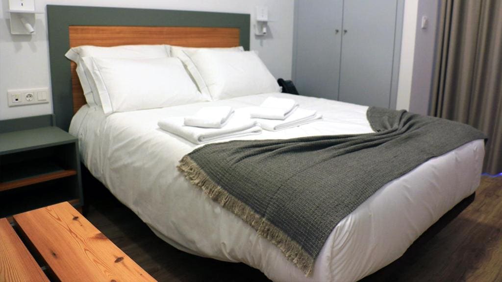 Double Room with Balcony room - Image 3