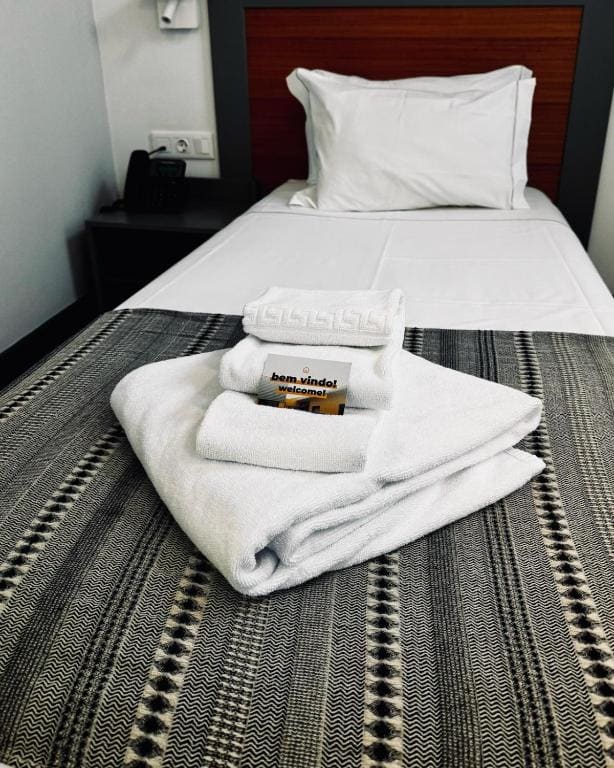Single Room with Balcony room - Image 2