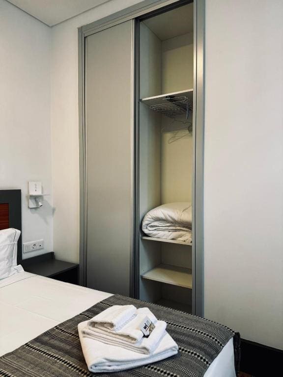 Twin Room with City View room - Image 1