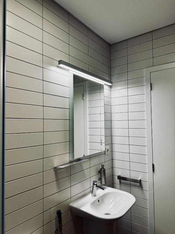 Twin Room with City View room - Image 3