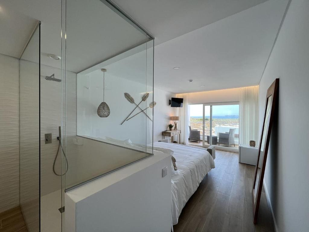 Deluxe Double Room with Balcony and Sea View room - Image 2