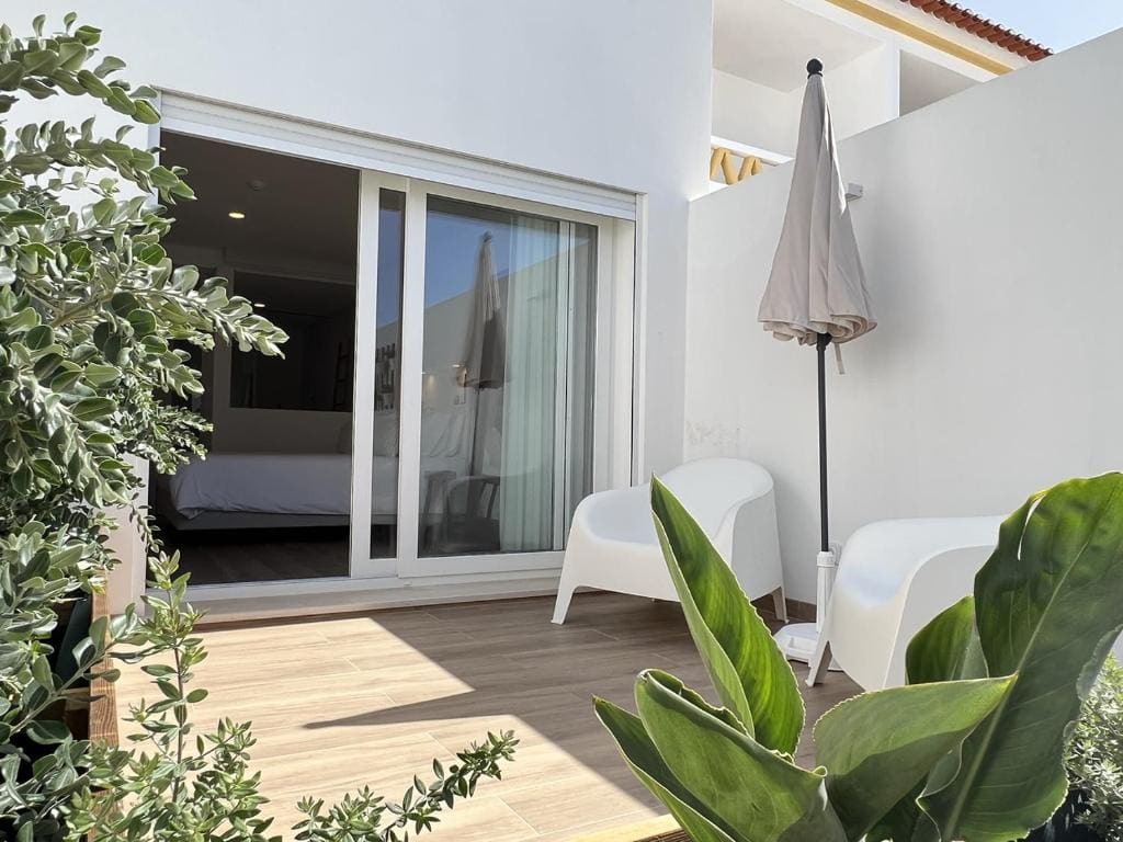 Queen Room with Garden View room - Image 2