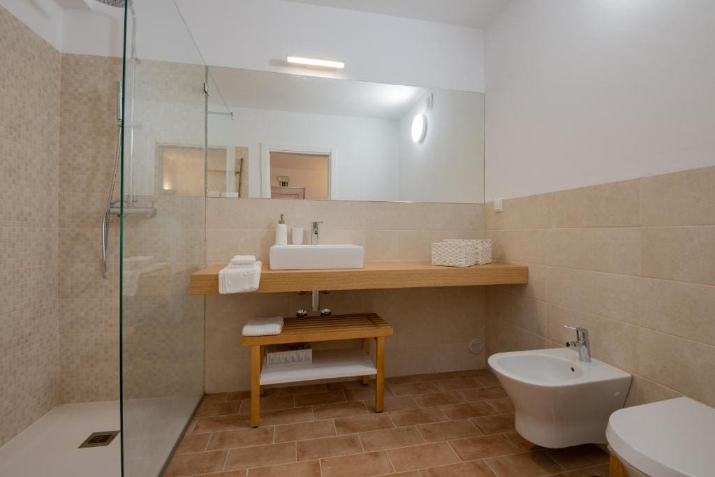 Deluxe Double Room (2 Adults + 1 Child) room - Image 3