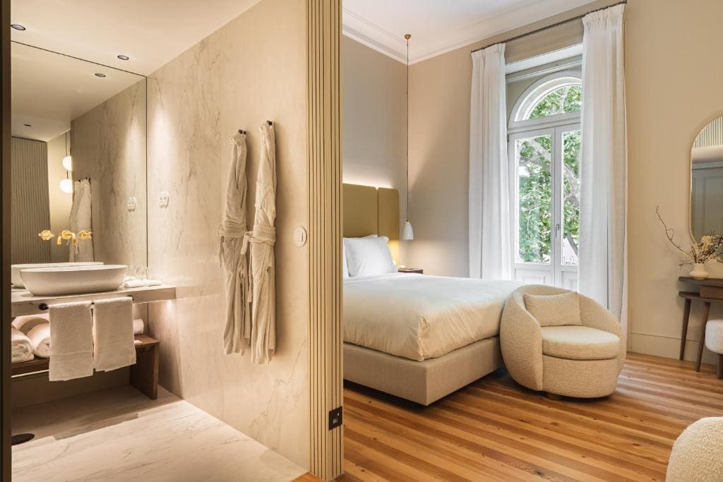 Signature Suite with Monument View room - Image 3