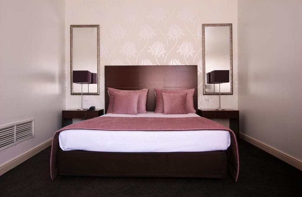 Suite (2 Adults + 1 Child) room - Image 2