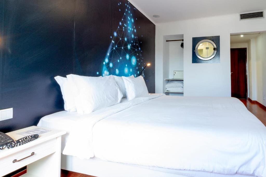 Superior Queen Room room - Image 3