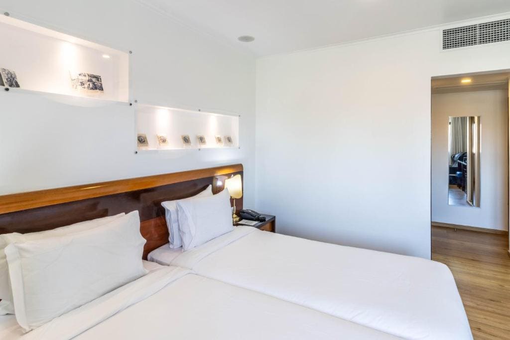 Superior Twin Room room - Image 1