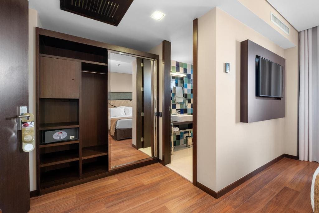 Special Offer - Double or Twin Room with Romantic Package room - Image 1