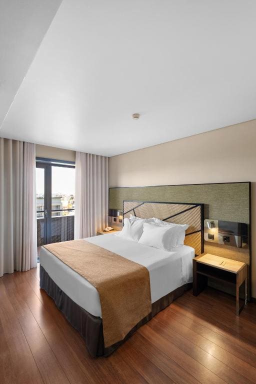 Double Room with Balcony room - Image 2