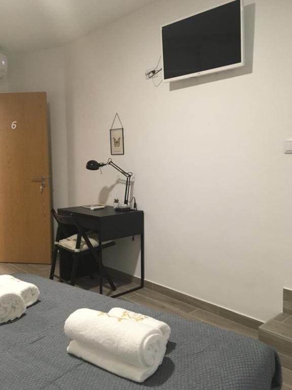 Double Room with Private Bathroom room - Image 1