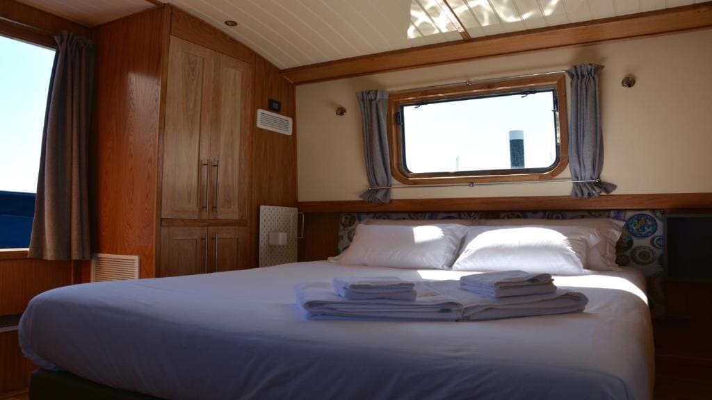 Docket Boat 1 Bedroom room - Image 1
