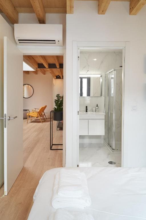 Double Room with Private Bathroom room - Image 3