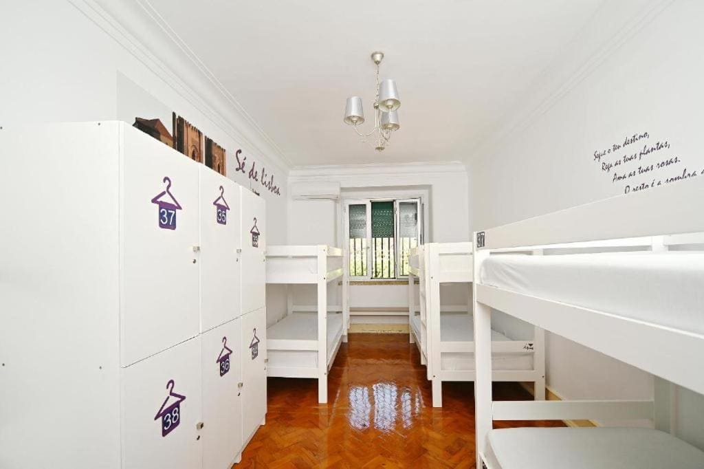 Bed in 6 Bed Female Dormitory Room room - Image 2