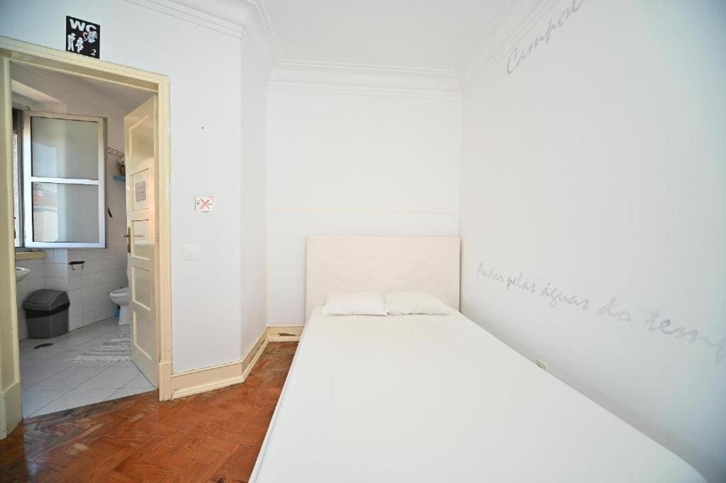 Double or Twin Room with Private Bathroom room - Image 3