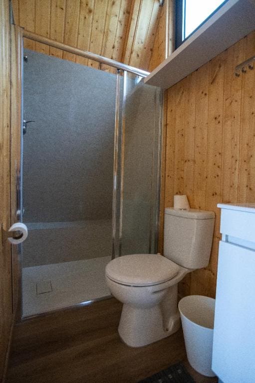 Bungalow room - Image 3
