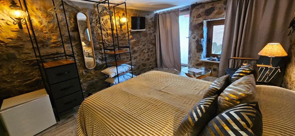 Double Room with Patio room - Image 2