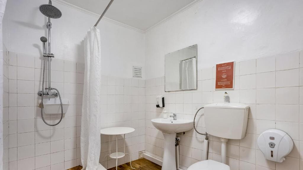 Standard Twin Room room - Image 2