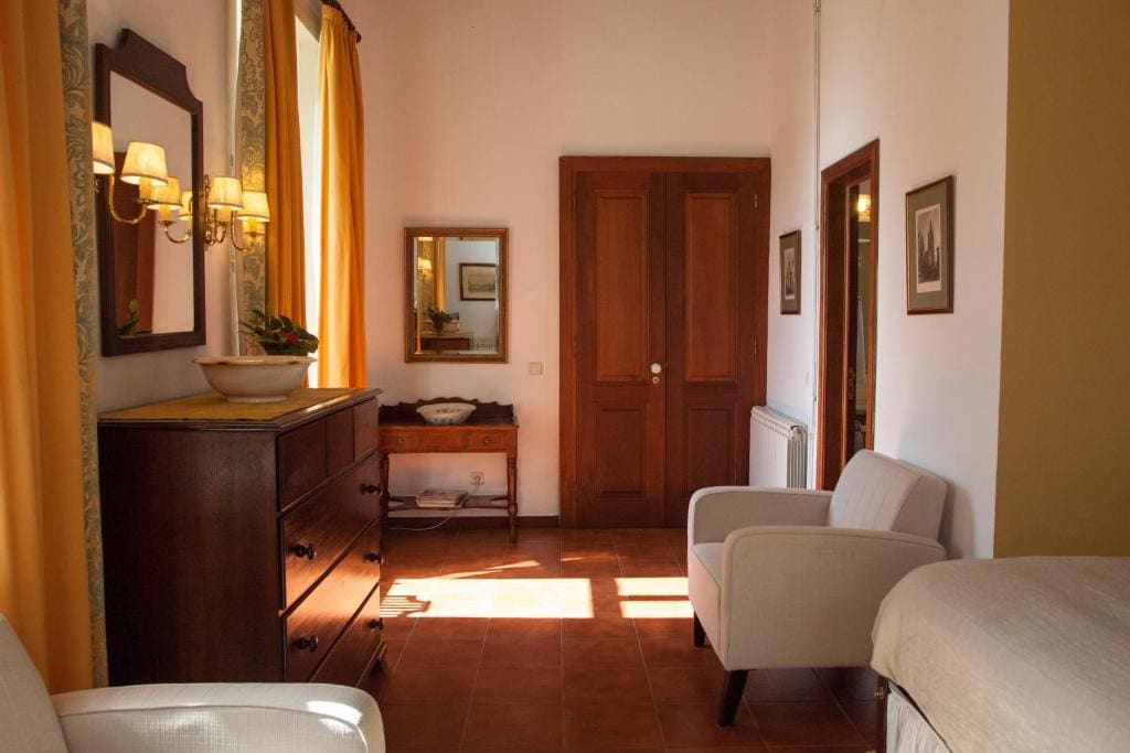 Double Room with Garden View room - Image 2
