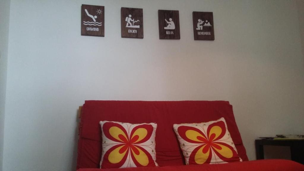 One-Bedroom House room - Image 2