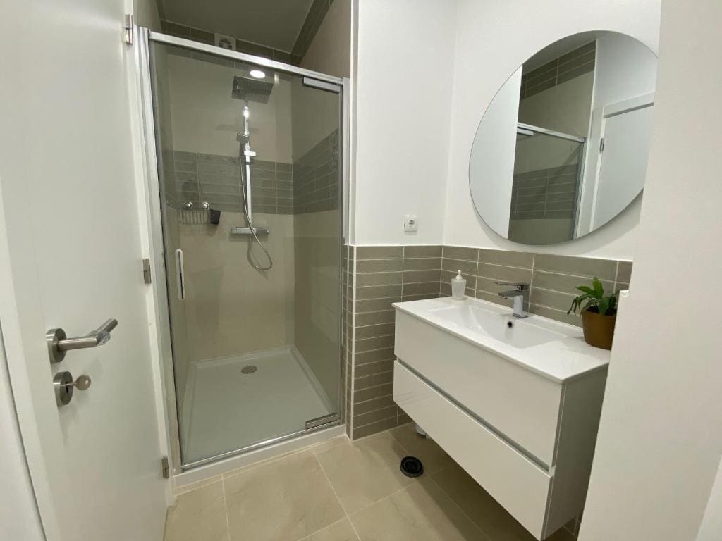 Double Room with Private Bathroom room - Image 2