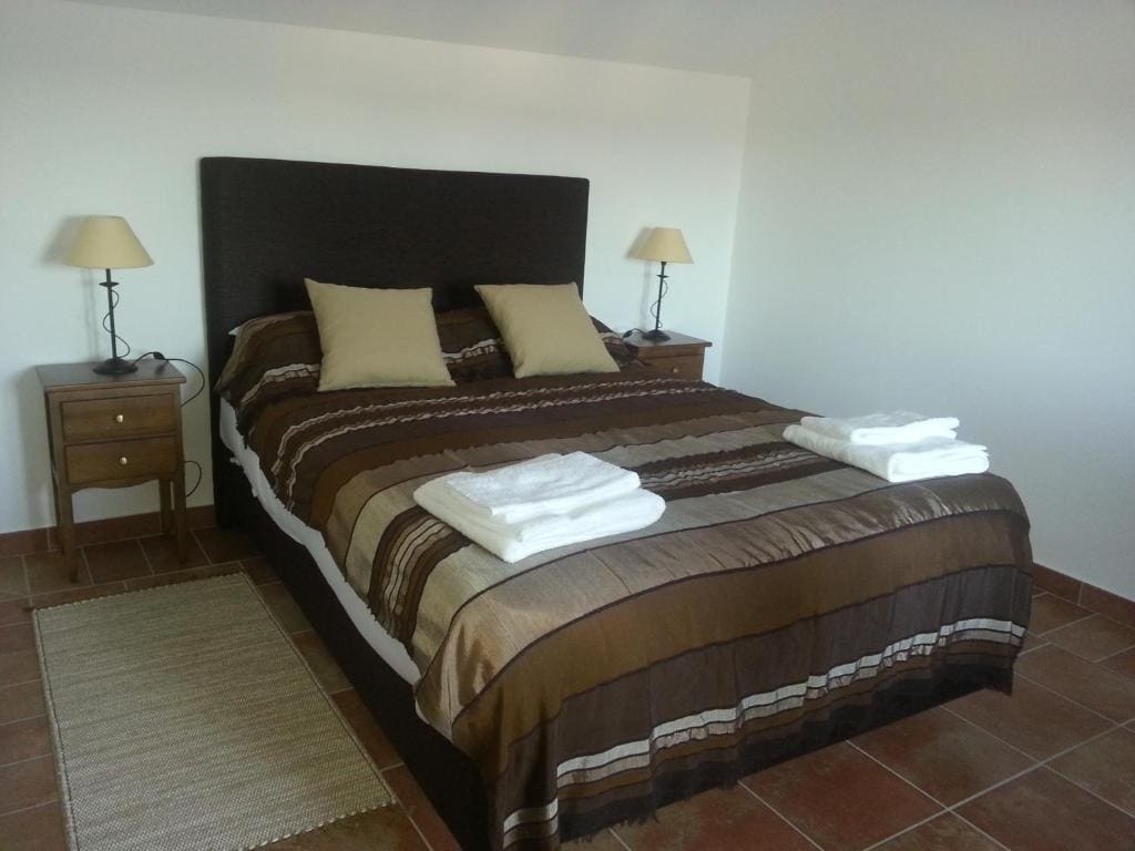 Double Room with Shared Bathroom room - Image 1