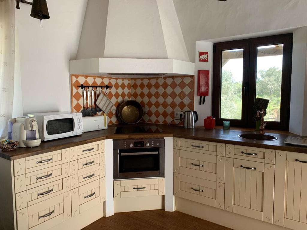 One-Bedroom House room - Image 1