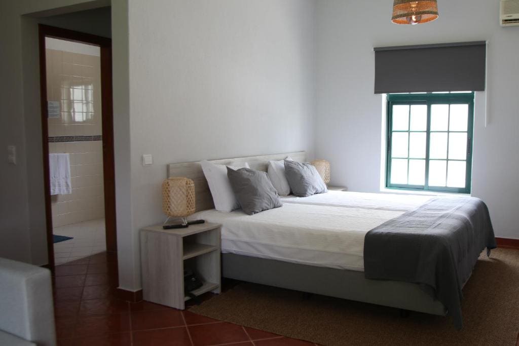Superior Twin Room room - Image 3