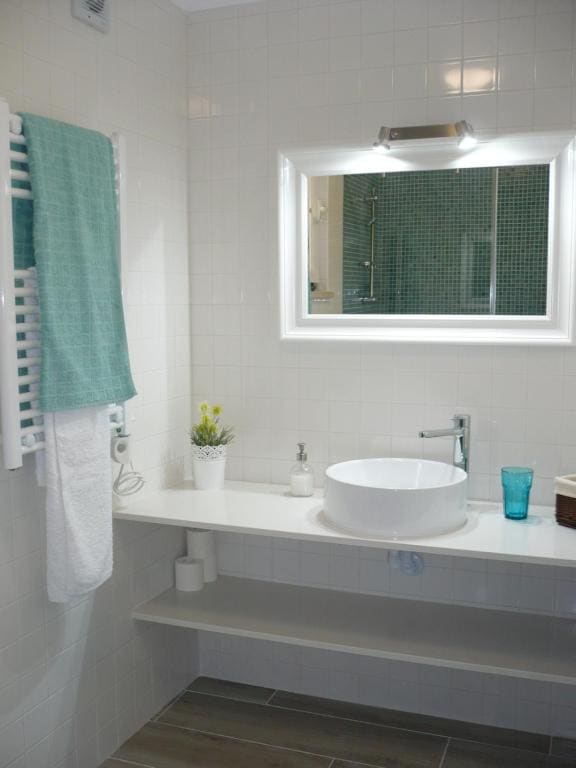 One-Bedroom Apartment room - Image 3