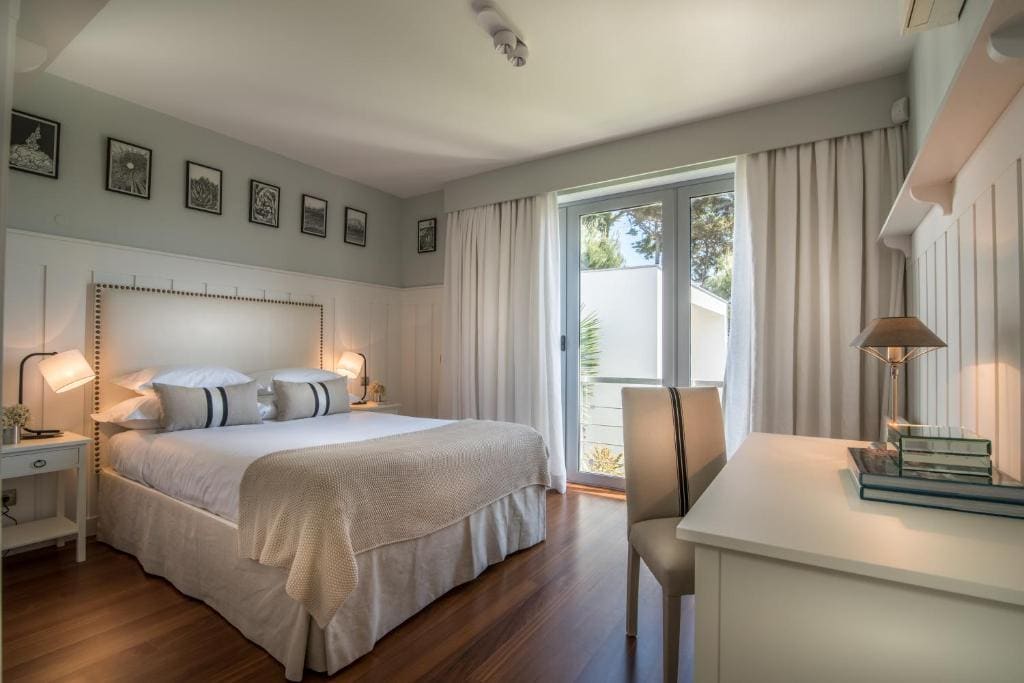 Deluxe Double Room with Spa Bath room - Image 1